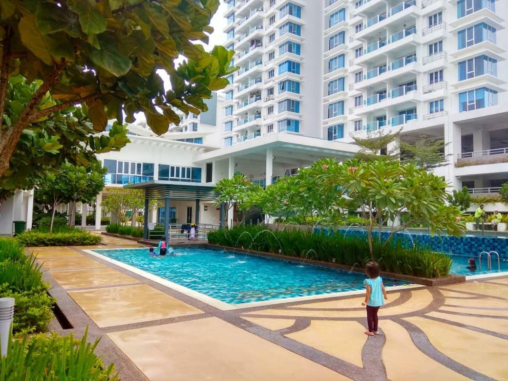 Putra 1 Pool Homestay Bandar Seri Putra Kampong Sungai Buah Dış mekan fotoğraf
