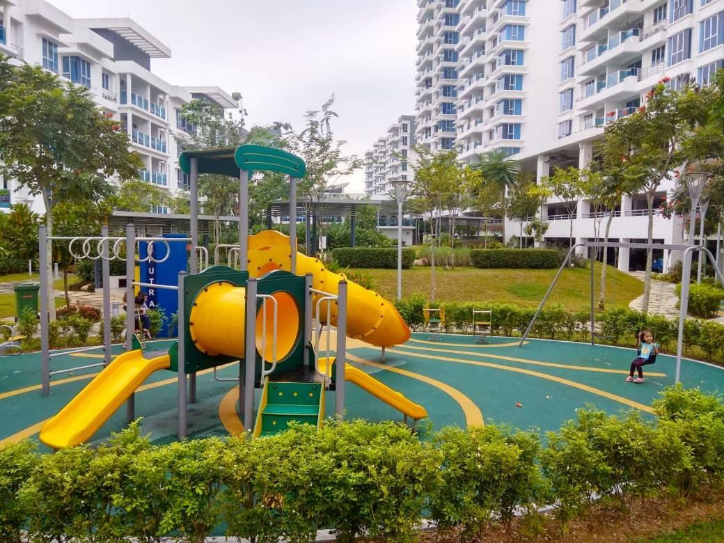 Putra 1 Pool Homestay Bandar Seri Putra Kampong Sungai Buah Dış mekan fotoğraf