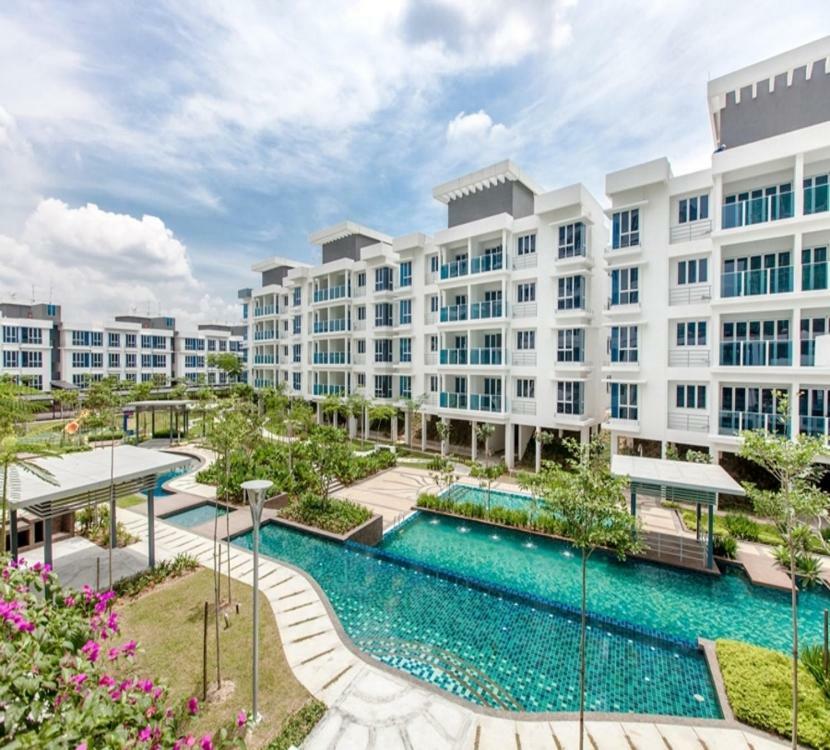 Putra 1 Pool Homestay Bandar Seri Putra Kampong Sungai Buah Dış mekan fotoğraf